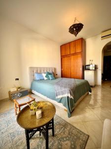 luxury Beachfront Studio- Foreign Nationals Only