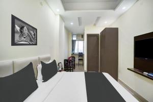 Super Collection O Rajeev Nagar Near Atal Path Formerly Vinayaka