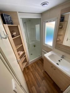 Campings Mobil-home climatise - Camping Montana 4 etoiles, golfe de Saint-Tropez : photos des chambres