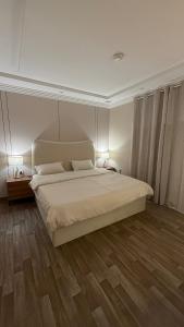 Apartment room and hall private entrance in Al-Malqa neighborhood