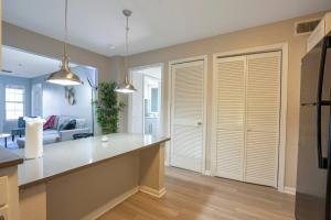 Central 9-Person Apt w WiFi, Near Downtown Austin