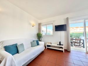 Beach 15 min away! - Rustic with AC and WiFi