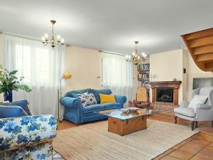 Casa Parbayón Encanto entre Jardines y Luz Natural