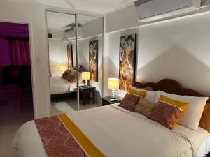 Stunning 2BR apt, 65 sq m Netflix at Rosewood Pointe Residences near BGC