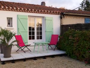 Maisons de vacances Ferme renovee avec jardin clos, proche plages, Pornic et Nantes - velos, terrain de petanque, equipements bebe - FR-1-306-825 : photos des chambres