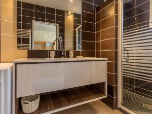 Maisons de vacances Maison renovee avec jardin pres du Canal de Nantes a Brest, ideale pour peche et escapades nature - FR-1-306-870 : photos des chambres