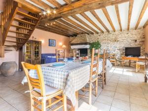 Charmante longère 3 chambres avec jardin clos, proche de Nantes, idéale pour familles et détente - FR-1-306-896