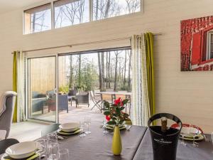 Grande maison en bois avec parc, terrasse, jeux et équipements modernes entre Nantes et Pornic - FR-1-306-1051