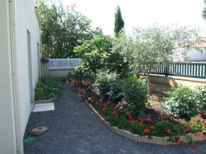 Gîte Confortable entre Nantes et la Mer avec Parking Sécurisé et Coin Détente Privé - FR-1-306-885