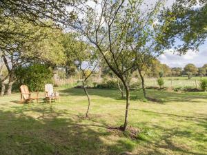 Maisons de vacances Maison de Maitre renovee avec jardin, terrasse et equipements modernes, au calme de la campagne. - FR-1-306-928 : photos des chambres