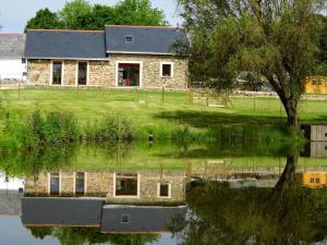 Maisons de vacances Gite familial au calme avec etang prive, proche Nantes, jardin, activites, et acces PMR - FR-1-306-961 : photos des chambres