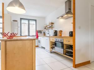 Maison spacieuse avec jardin, ping-pong, WiFi, et équipements bébé - Malville, France - FR-1-306-1153