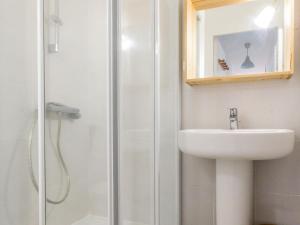 Maison spacieuse avec jardin, ping-pong, WiFi, et équipements bébé - Malville, France - FR-1-306-1153