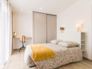 Maisons de vacances Gite moderne avec confort, pres de la mer, jardin clos, garage, WiFi, et equipements bebe - FR-1-306-1173 : photos des chambres