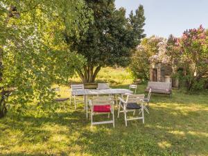Maisons de vacances Gite typique au coeur de Monnieres, proche Sevre, jardin privatif, Wifi, ideal pour peche et rando - FR-1-306-985 : Maison de Vacances (4 Adultes)
