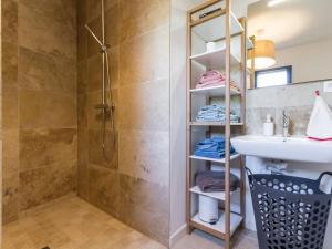 Maisons de vacances Gite charmant coeur Parc de Briere, proche Guerande, jardin privatif, wifi, equipements bebe inclus - FR-1-306-983 : photos des chambres
