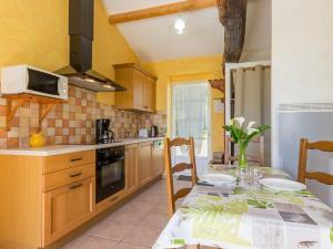 Maisons de vacances Gite cosy avec spa en pleine campagne pres de Pornic - FR-1-306-927 : photos des chambres