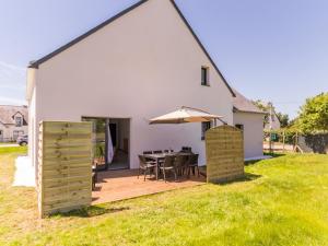 Maison moderne à 100m de la mer avec jardin clos, garage, WiFi, proche camping avec commerces, animaux OK - FR-1-306-1205