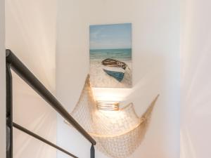 Maisons de vacances Maison moderne a 100m de la mer avec jardin clos, garage, WiFi, proche camping avec commerces, animaux OK - FR-1-306-1205 : photos des chambres