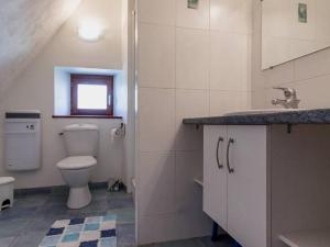 Maisons de vacances Charmante chaumiere renovee pres des marais salants avec jardin clos et equipements modernes - FR-1-306-1072 : photos des chambres