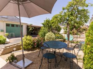 Maisons de vacances Maison de pecheurs avec terrasse en bord de Loire, wifi, velos et equipe bebe - FR-1-306-1177 : photos des chambres