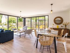 Maisons de vacances Maison moderne et lumineuse a 900m de la plage, jardin prive, terrasse, barbecue et 2 velos adultes inclus. - FR-1-306-1204 : photos des chambres
