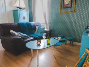 Maisons de vacances Maison mitoyenne avec jardin clos et terrasse a 200m de la plage - Vieux Port de Pornic - FR-1-306-1213 : photos des chambres