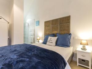 Maisons de vacances Maison bretonne renovee pres de la mer avec jardin, terrasse et equipements modernes - FR-1-306-1197 : photos des chambres