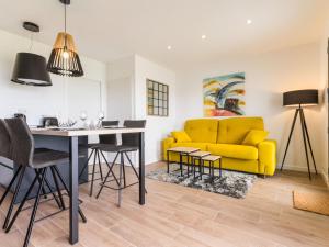 Maisons de vacances Gites avec piscine chauffee proche plage. Jardin, spa, BBQ, Wifi. Ch. bebe incluse - FR-1-306-1209 : photos des chambres