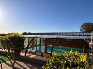 Maisons de vacances Maison de charme en Berry pres d'un golf & spa, jardin d'hiver, velos, animaux bienvenus - tout inclus - FR-1-591-332 : photos des chambres