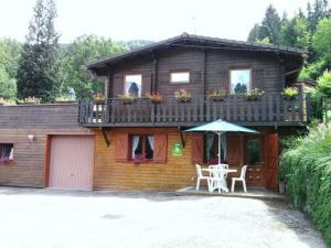 Maisons de vacances Charmant Gite en Montagne avec Terrasse et Garage, Proche La Bresse Ski et Sentiers Balises - FR-1-589-17 : photos des chambres