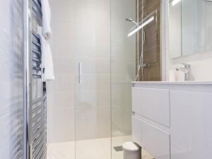 Maisons de vacances Gites avec piscine chauffee, SPA, proche plage et commerces, jardin privatif et tout compris - FR-1-306-1207 : photos des chambres