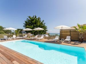 Maisons de vacances Gites avec piscine chauffee, SPA, proche plage et commerces, jardin privatif et tout compris - FR-1-306-1207 : photos des chambres