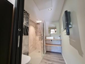Studio cosy avec mezzanine, cour privative et espace vert à Rochetrejoux - FR-1-426-478