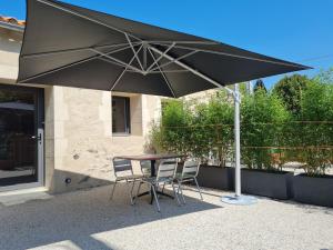 Maisons de vacances Charmant studio renove avec mezzanine, cour privative et parking a Rochetrejoux - FR-1-426-479 : photos des chambres