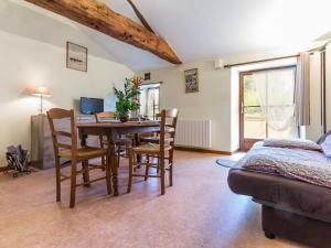 Gîte rénové à Corcoué-sur-Logne avec étang privé et équipements bébé - FR-1-306-1066