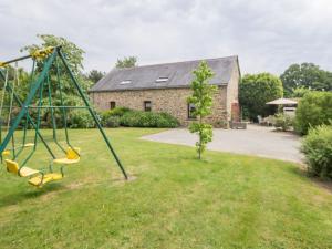 Maisons de vacances Gite calme avec jardin clos, equipements complets et activites sur place a Callac - FR-1-306-1130 : photos des chambres