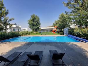 House with air conditioning and pool