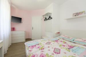 Family friendly house with a swimming pool Kapelica, Labin - 24509