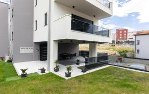 Amazing Apartment In Podstrana With Wifi