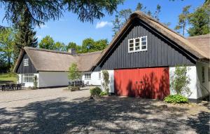 7 Bedroom Awesome Home In Ørum Djurs