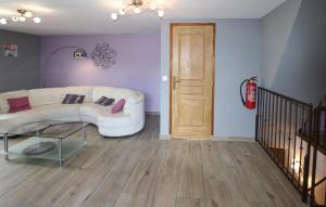 Maisons de vacances Lovely Home In Pont De Labeaume : photos des chambres