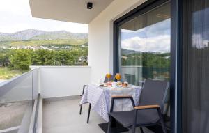 Lovely Apartment In Podstrana