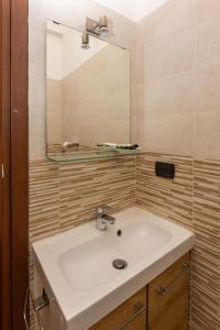 Two Elegant Room - Rome Metro A