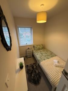 Walk to Liverpool Airport - Luxury Stay with EV Charge - Fast WiFi
