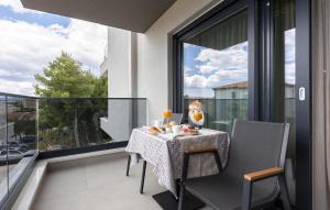 Beautiful Apartment In Split With Wifi