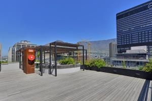 Luxury apartment with City & Mountain views