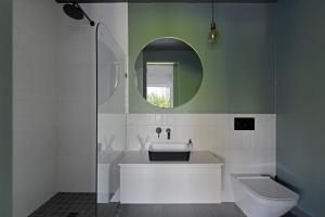 Luxury apartment with City & Mountain views