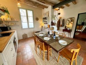 Maisons de vacances Gite XIXe de charme a Candes-St-Martin avec jardin clos - FR-1-381-612 : photos des chambres