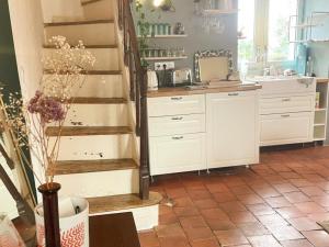 Maisons de vacances Gite XIXe de charme a Candes-St-Martin avec jardin clos - FR-1-381-612 : photos des chambres